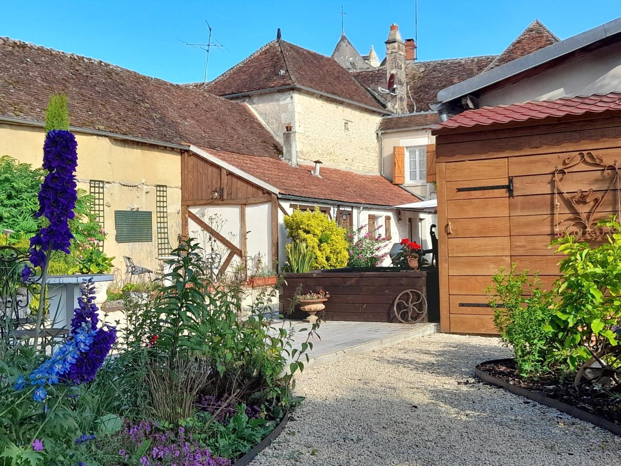 Aux Sources De Ouanne Bed & Breakfast Exterior photo
